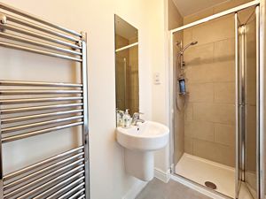 En-suite- click for photo gallery